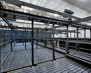 Gril de marche ouvrant (théâtre)