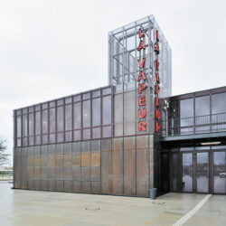 Entrée publique, façade Ouest