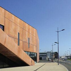 La Carène à Brest : vue extérieure du côté de l’avenue Jean-Marie Le Bri - Photo © Agence Ripault