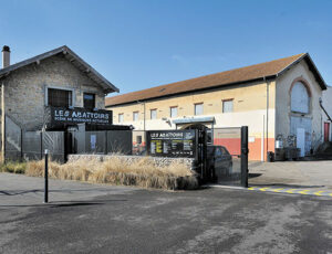 Entrée principale boulevard Vincent Scotto