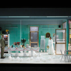 Saigon, mise en scène Caroline Guiela Nguyen, scénographie Alice Duchange