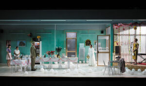 Saigon, mise en scène Caroline Guiela Nguyen, scénographie Alice Duchange