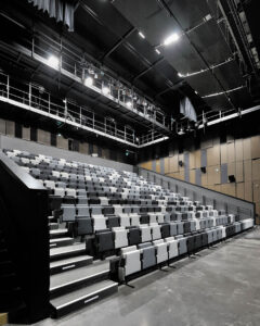 Tribune télescopique mobile