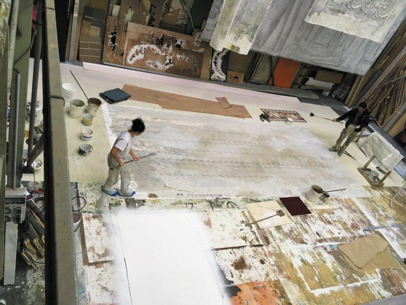 Vue générale de l’atelier peinture de la Comédie-Française - Photo © Géraldine Mercier