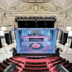 Le plateau de Grease depuis le balcon