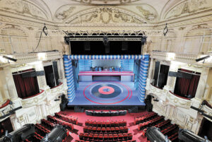 Le plateau de Grease depuis le balcon