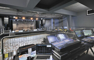 Les postes de régie en coursive