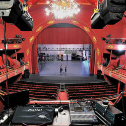 Postes de régie au 1er balcon