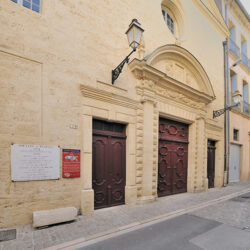 Façade historique du théâtre, entrée du public