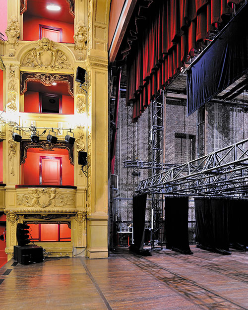 Continuité au niveau du cadre de scène