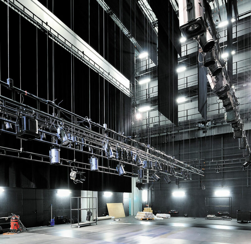 Plateau de la grande salle (700 places)