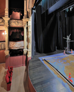 Continuité latérale salle/scène