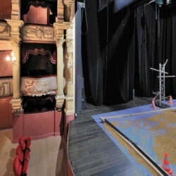 Continuité latérale salle/scène