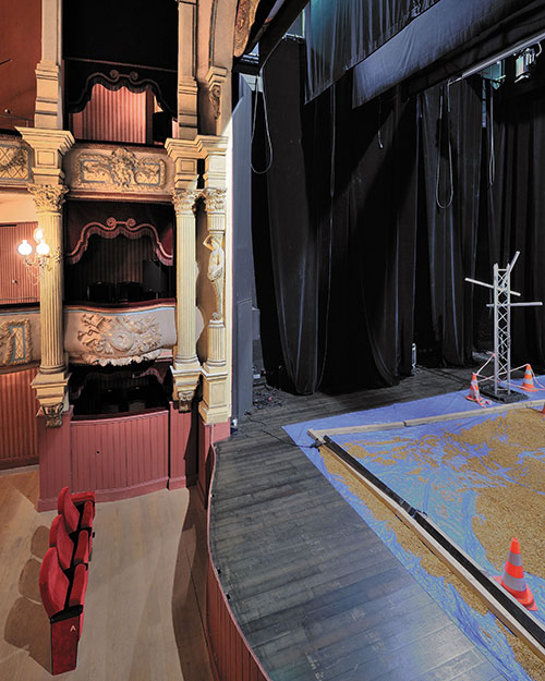 Continuité latérale salle/scène