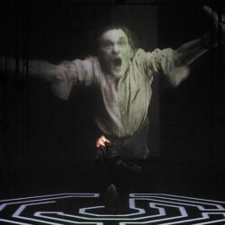 Hamlet au Nouveau Théâtre de Montreuil - Photo © Christophe Raynaud de Lage