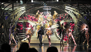 La nouvelle revue Paris Merveilles, la patte de Dragone - Photo © Le Lido