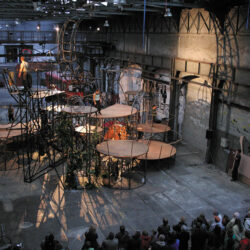 La compagnie Pipototal en représentation dans la grande salle de l'Atelier 231 - Photo © Atelier 231