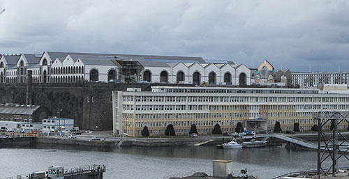 Vers 2020, Le Fourneau s'installera dans les anciennes nefs industrielles du quartier des Capucins (partie située à l'extrémité droite) 