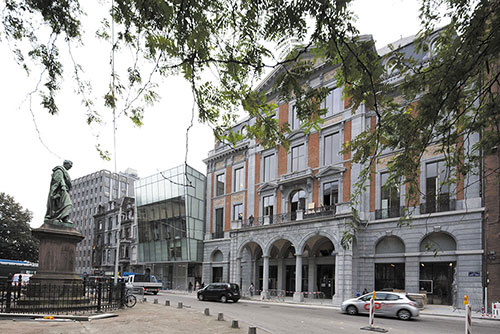 Façade historique place du 20 Août - Photo © François Brix