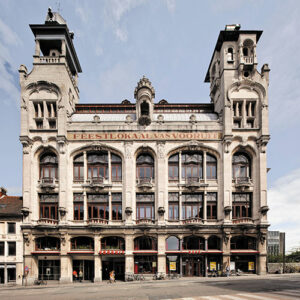 Vue de la façade avant du Vooruit - Photo © Karin Borghouts
