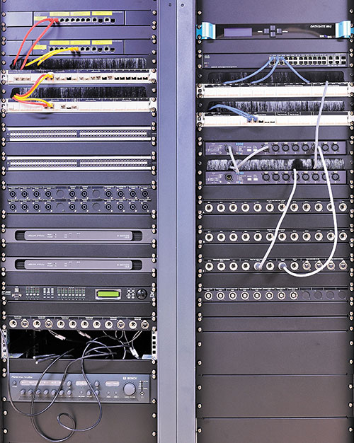 Baies des réseaux scéniques de la régie principale