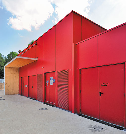 Locaux techniques et entrée artistes (cour de service)