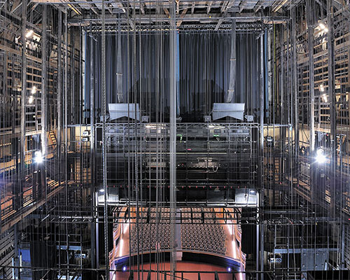 Vue axiale de la cage de scène