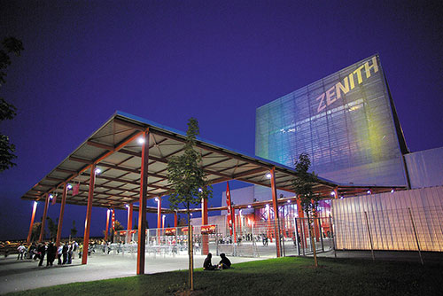 Le signal de 43 m fait aussi office de cheminée d’évacuation - Photo © Stéphane Kerrad - KB Studios