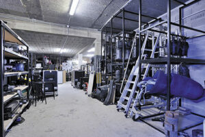 Local de stockage sous la terrasse et les loges VIP