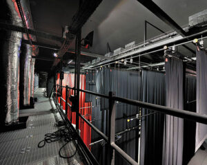 Passerelle technique (communication scène/salle)