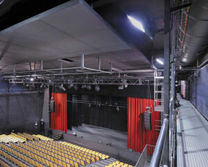 Passerelle technique (communication salle/scène)