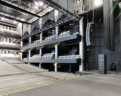 Continuité entre le plateau et la salle - Photo de Patrice Morel