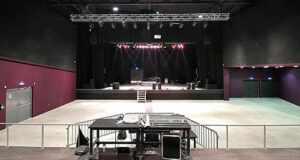 Grande salle (niveau 0), vue du gradin public - Photo de Patrice Morel