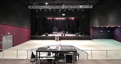 Grande salle (niveau 0), vue du gradin public - Photo de Patrice Morel