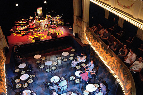 23 h 30, Théâtre de Vienne, ambiance d’avant concert - Photo de Patrice Morel