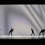 Peripheral Stream (création mondiale, commande du L.A. Dance Project, chorégraphie et concept visuel original Hiroaki Umeda) - Photo © Marie-Noëlle Robert