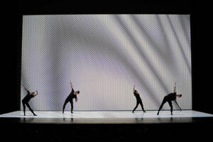 Peripheral Stream (création mondiale, commande du L.A. Dance Project, chorégraphie et concept visuel original Hiroaki Umeda) - Photo © Marie-Noëlle Robert