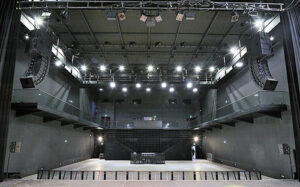 La grande salle vue de la scène
