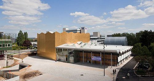 Vue extérieure générale, parvis du Théâtre - Photo de Patrice Morel
