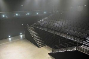 Configuration pour public assis/debout - Photo © Joseph André