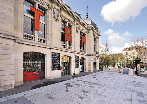 Parvis du Théâtre Gérard Philipe - Ville de Saint-Denis - Photo de Patrice Morel