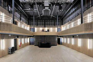 La grande salle vue de la scène