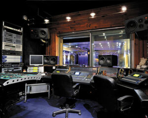 Salle 1 : cabine de prise de son et régie son live