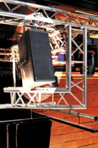 Salle 2 : diffusion sonore d&b audiotechnik en direction du balcon