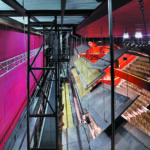Première passerelle au niveau du cadre de scène (photo à partir d’une ouïe latérale, 4e niveau de balcon en salle)