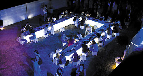 Éléments d’éco-scénographie lors de la dernière édition des Nuits Carrées d’Antibes - Photo © Les Nuits Carrées