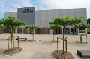 Vue extérieure, le foyer des musiciens et le hall d’accueil bénéficient sur cette façade de larges baies vitrées - Photo de Patrice Morel