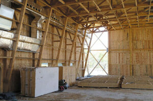 La structure de la salle en pin - Photo © DR