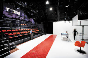 La petite salle de théâtre située à l'étage - Photo © DR