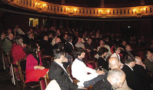 Vue de l’assistance dans la grande salle du Théâtre de l’Odéon - Photo Réditec